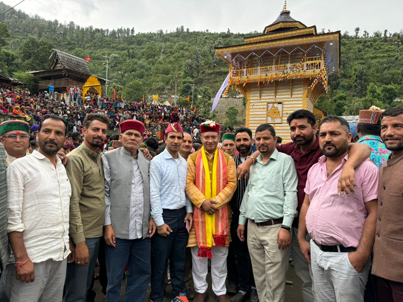 250 वर्ष पुराने मंदिर में चार महासू देवता की प्राण प्रतिष्ठा सम्पन्न, 12,000 से अधिक श्रद्धालुओं ने की सहभागिता